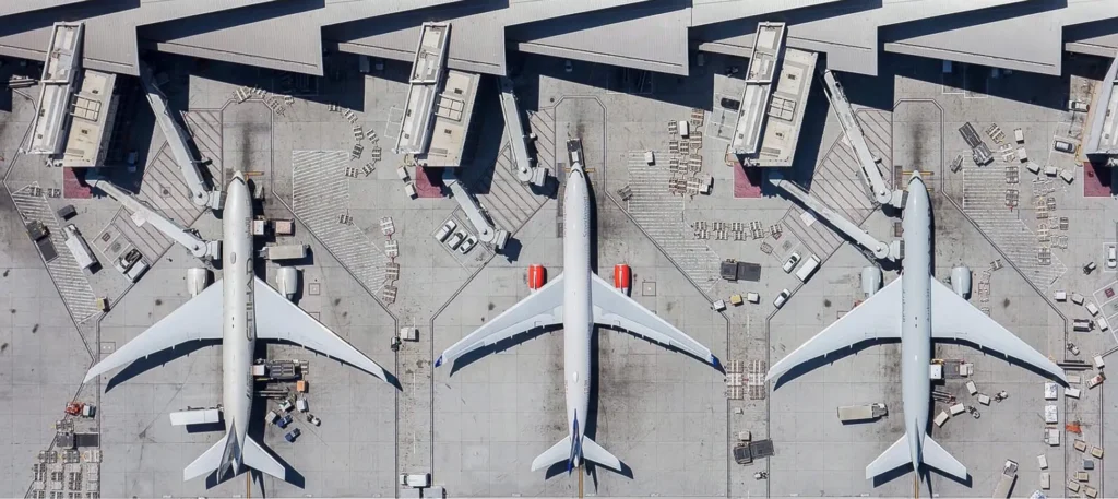 Remporte régulièrement des contrats de plus de 4 milliards de dollars